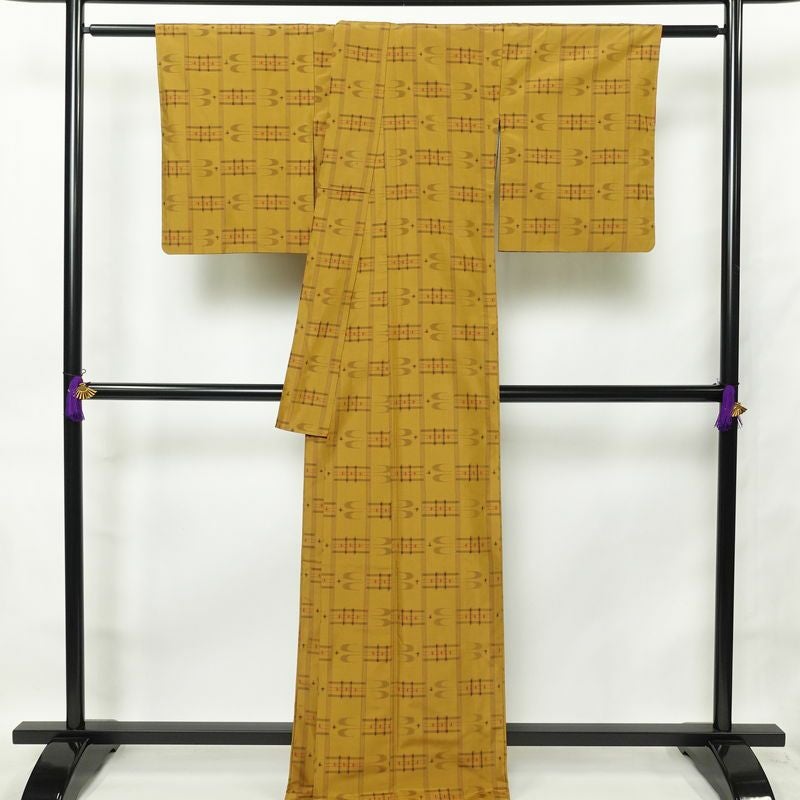 紬 正絹 古典柄 袷仕立て 身丈167.5cm 裄丈65.5cm 紬着物 黄・黄土色_画像2