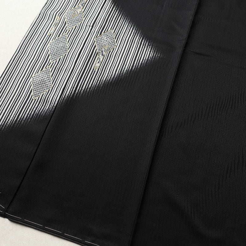 付け下げ 良品 しつけ糸付き 金駒刺繍 正絹 縞柄・線柄 袷仕立て 身丈152cm 裄丈66cm 附下 着物 刺繍 黒_画像4