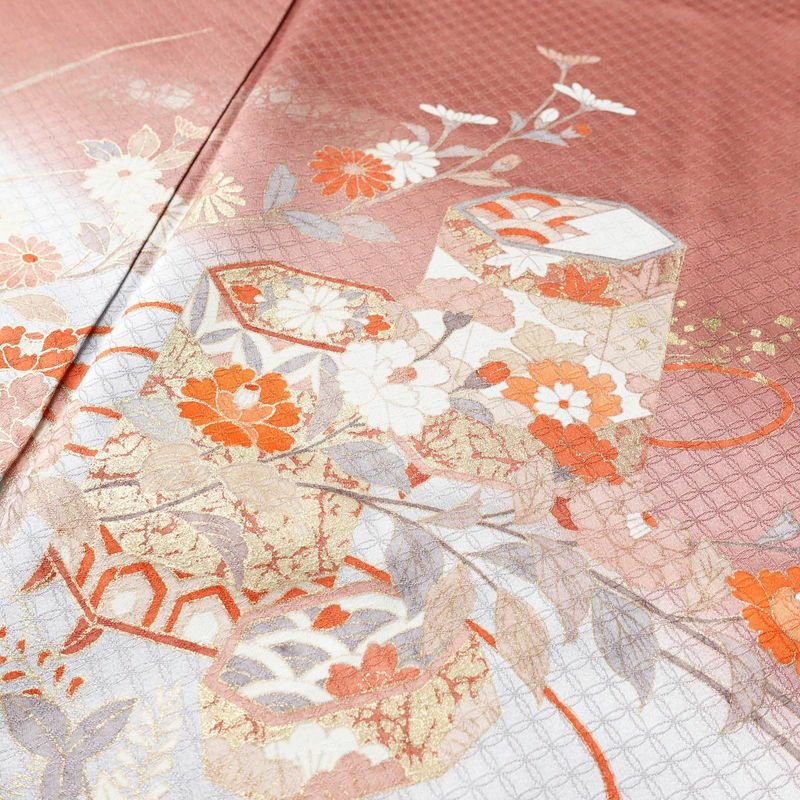 訪問着 綸子 正絹 古典柄 袷仕立て 身丈157.5cm 裄丈64.5cm 箔 共八掛 金彩 フォーマル 着物 小豆・エンジ_画像6