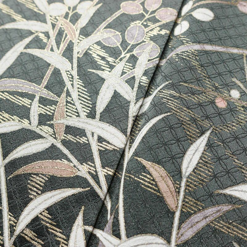 訪問着 綸子 正絹 古典柄 袷仕立て 身丈157.5cm 裄丈64.5cm 箔 共八掛 金彩 フォーマル 着物 小豆・エンジ_画像9