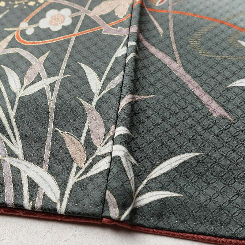 訪問着 綸子 正絹 古典柄 袷仕立て 身丈157.5cm 裄丈64.5cm 箔 共八掛 金彩 フォーマル 着物 小豆・エンジ_画像11