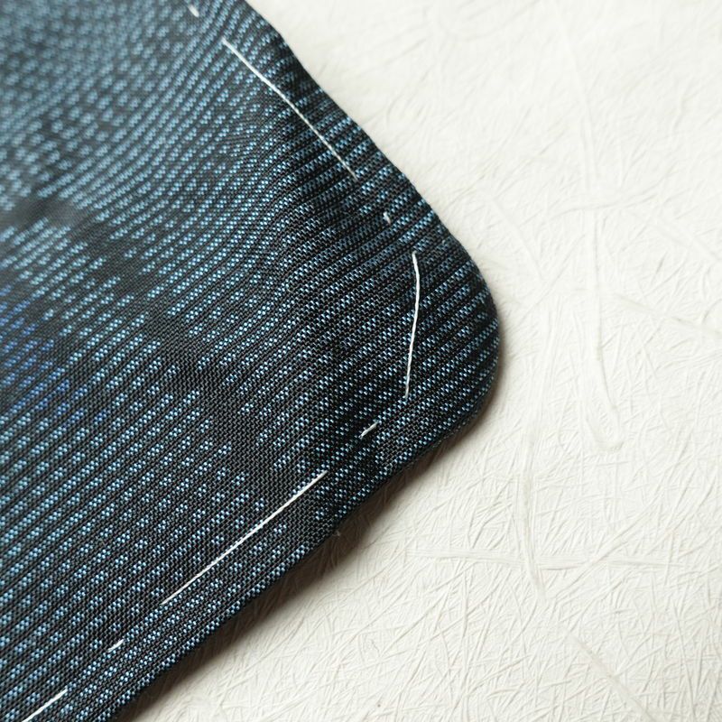 紬 良品 しつけ糸付き 正絹 幾何学柄・抽象柄 袷仕立て 身丈160.5cm 裄丈63.5cm 紬着物 青・紺_画像12