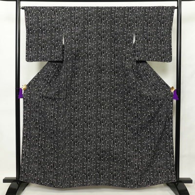 小紋 良品 縮緬 総柄 正絹 人物・動物柄 袷仕立て 身丈162cm 裄丈66cm 小紋着物 黒