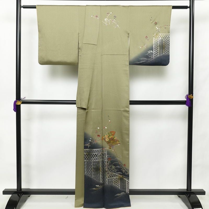 訪問着 綸子 正絹 古典柄 袷仕立て 身丈163.5cm 裄丈67cm 箔 金彩 フォーマル 着物 緑・うぐいす色_画像2