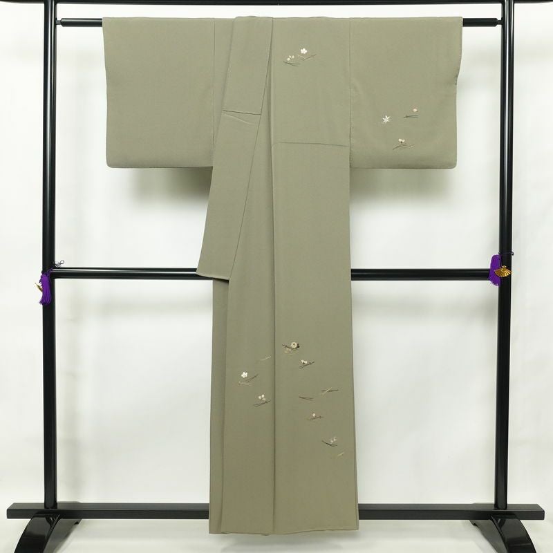 付け下げ 縮緬 金駒刺繍 正絹 木の葉・植物柄 袷仕立て 身丈156cm 裄丈67cm 刺繍 金糸 附下 フォーマル 着物 緑・うぐいす色_画像2