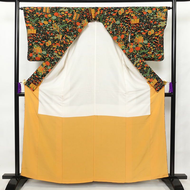 小紋 しつけ糸付き 縮緬 正絹 古典柄 袷仕立て 身丈160.8cm 裄丈64cm 小紋着物 黒_画像3