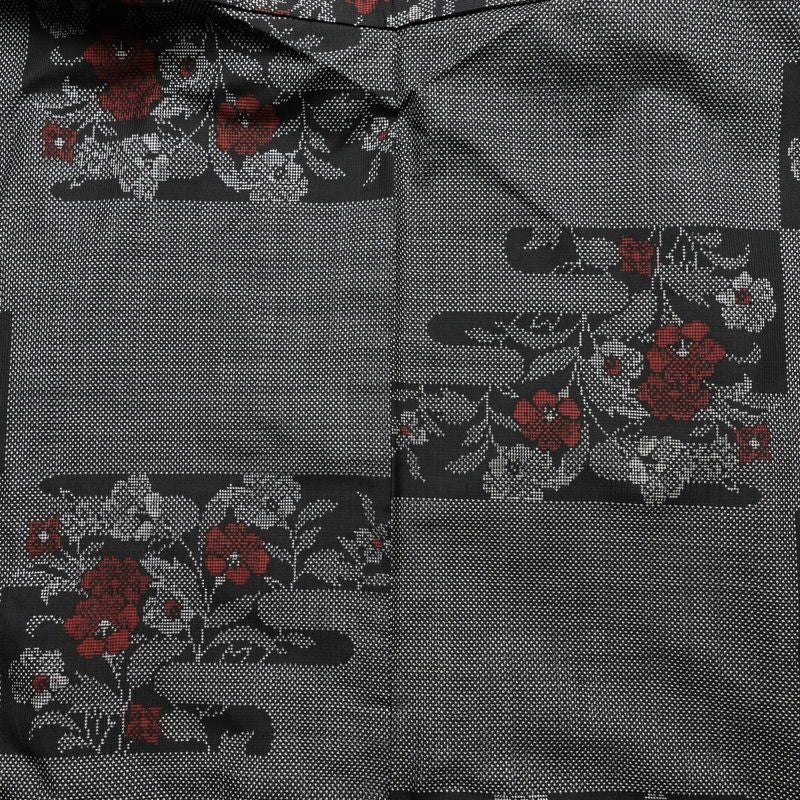 大島紬 証紙なし 正絹 花柄 袷仕立て 身丈169cm 裄丈66cm 黒_画像11