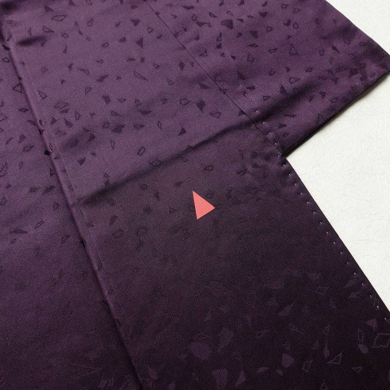 色無地 一つ紋付き 正絹 幾何学柄・抽象柄 袷仕立て 身丈161.5cm 裄丈65.8cm 一部しつけ糸付き 紫・藤色_画像10