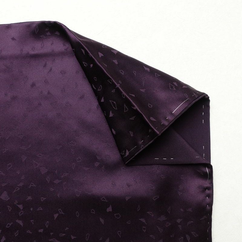 色無地 一つ紋付き 正絹 幾何学柄・抽象柄 袷仕立て 身丈161.5cm 裄丈65.8cm 一部しつけ糸付き 紫・藤色_画像13