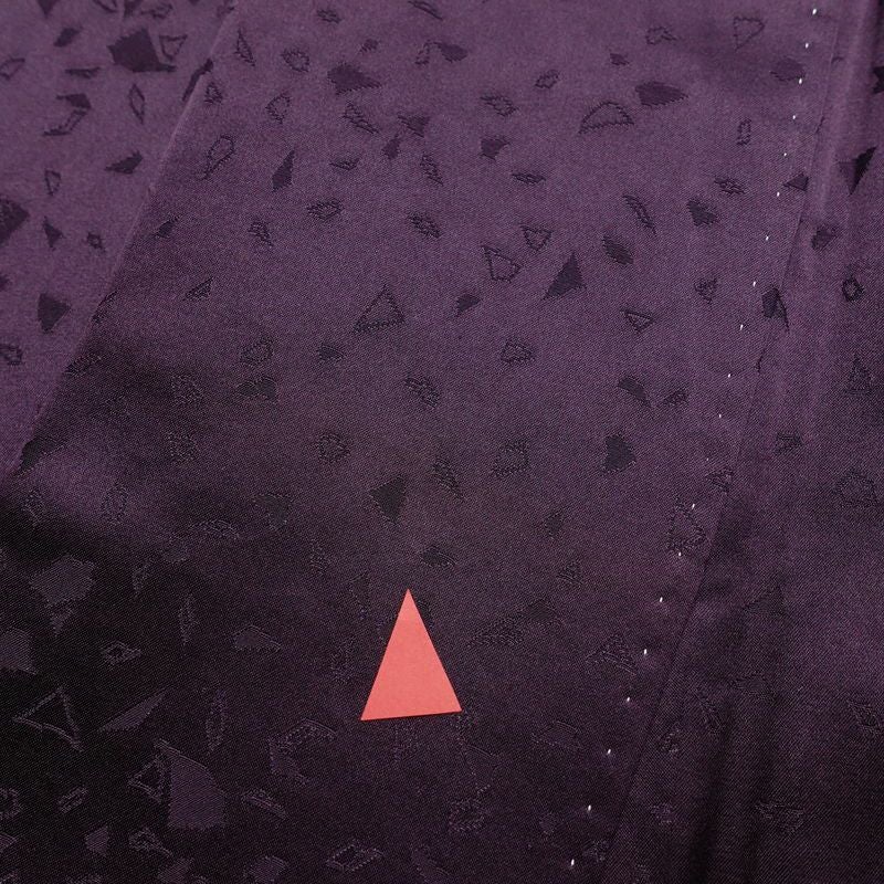 色無地 一つ紋付き 正絹 幾何学柄・抽象柄 袷仕立て 身丈161.5cm 裄丈65.8cm 一部しつけ糸付き 紫・藤色_画像16