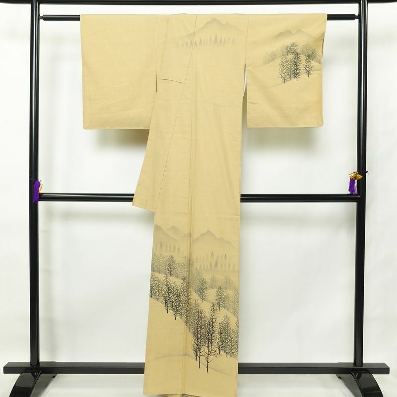 訪問着 良品 落款入り 内山晴祥 紬地 正絹 風景柄 袷仕立て 身丈161cm 裄丈64.5cm 一部しつけ糸付き ベージュ_画像2