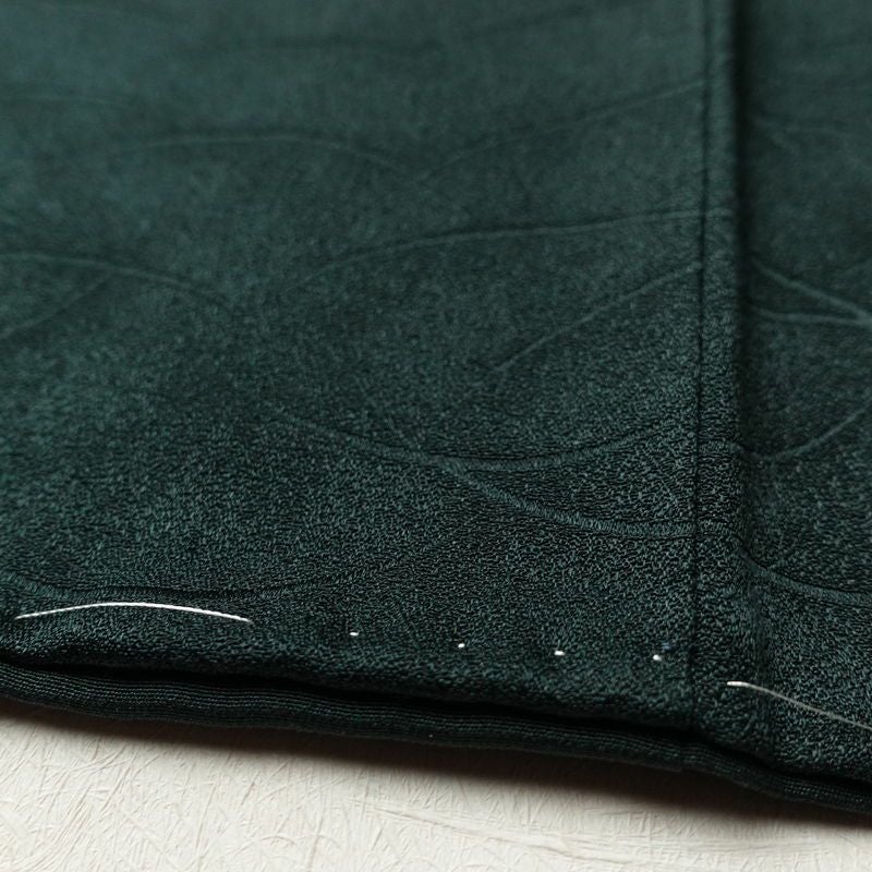 色無地 良品 しつけ糸付き 一つ紋付き 正絹 古典柄 袷仕立て 身丈155.5cm 裄丈64cm 着物 緑・うぐいす色_画像10