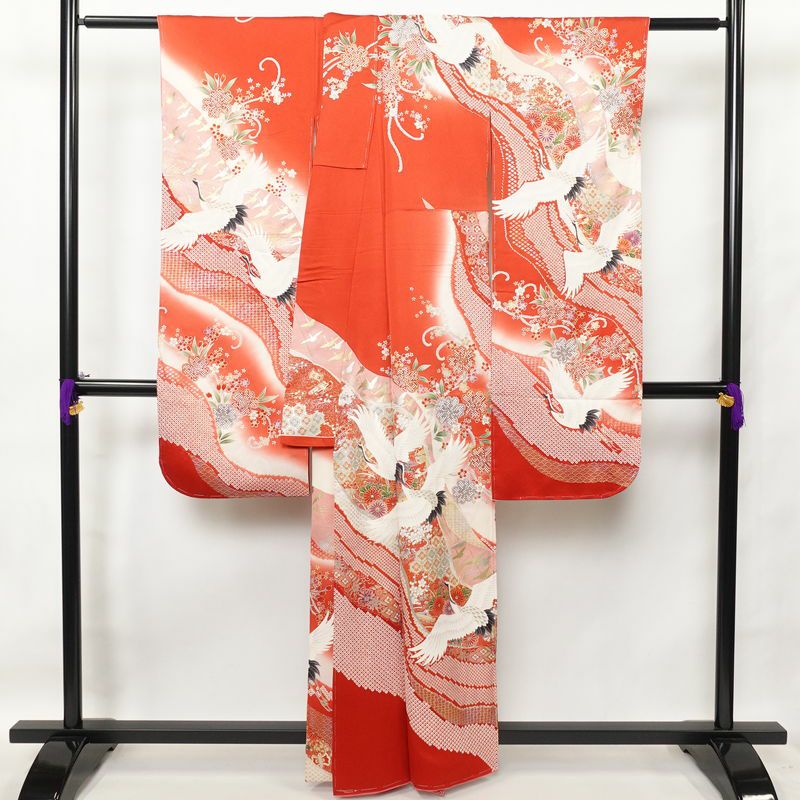 振袖 しつけ糸付き 絞り 正絹 古典柄 袷仕立て 身丈160cm 裄丈66cm 箔 金彩 銀彩 刺繍 フォーマル 着物 赤・朱_画像2