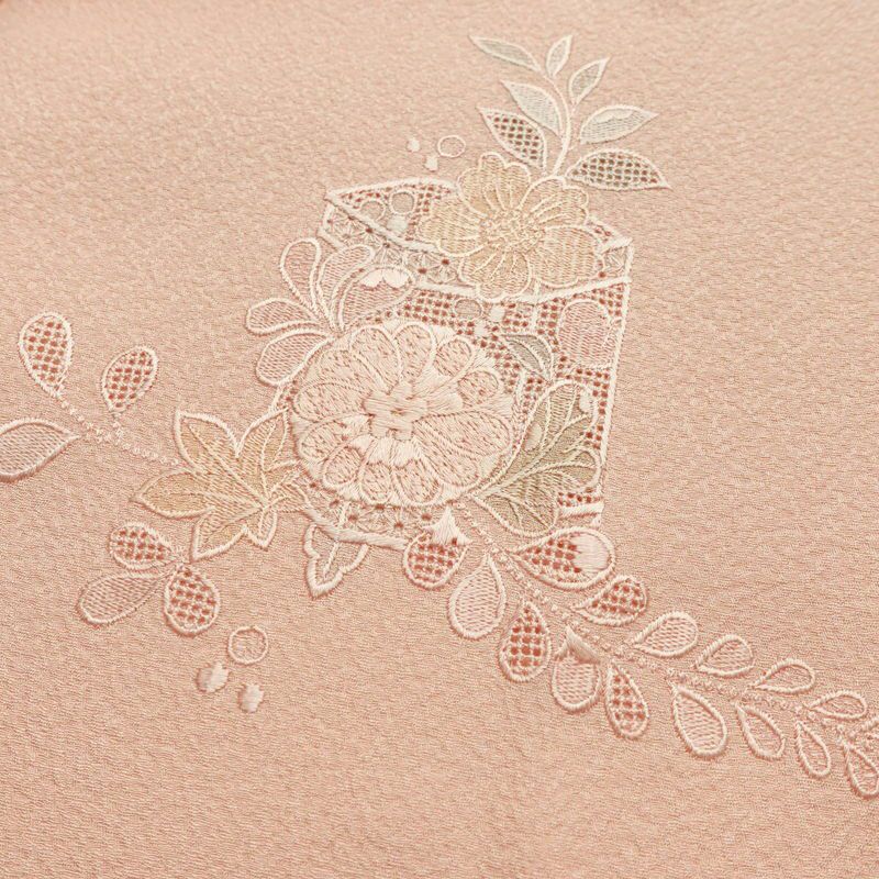 付け下げ 良品 スワトウ刺繍 一つ紋付き 正絹 古典柄 袷仕立て 身丈162.5cm 裄丈67.5cm 刺繍 共八掛 ピンク_画像16