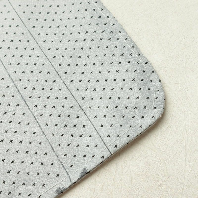 小紋 美品 しつけ糸付き ポリエステル 古典柄 袷仕立て 身丈164.5cm 裄丈67cm グレー_画像14