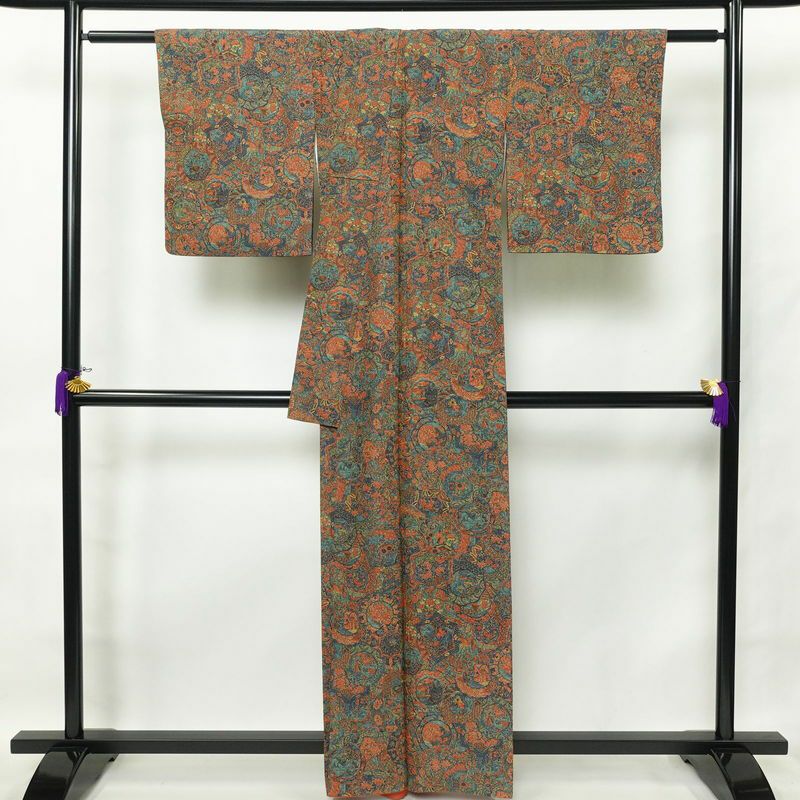 小紋 縮緬 総柄 正絹 幾何学柄・抽象柄 袷仕立て 身丈160.5cm 裄丈64.5cm 多色使い_画像2