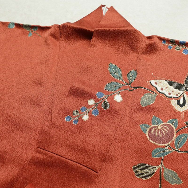 振袖 金駒刺繍 正絹 蝶・昆虫柄 袷仕立て 身丈158cm 裄丈65cm 箔 共八掛 金彩 成人式 二十歳 赤・朱_画像16