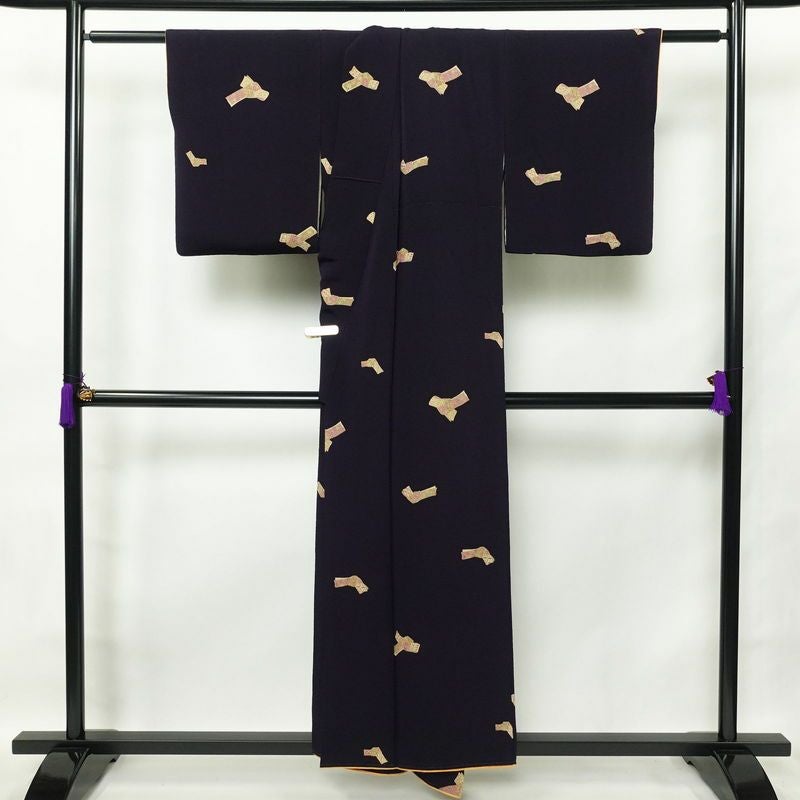 小紋 縮緬 正絹 古典柄 袷仕立て 身丈154cm 裄丈65.5cm 金彩 紫・藤色_画像2