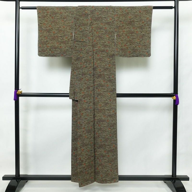 小紋 良品 落款入り 南部幸雄 二代目 縮緬 総柄 正絹 古典柄 袷仕立て 身丈154.5cm 裄丈63.5cm 一部しつけ糸付き 着物 緑・うぐいす色_画像2