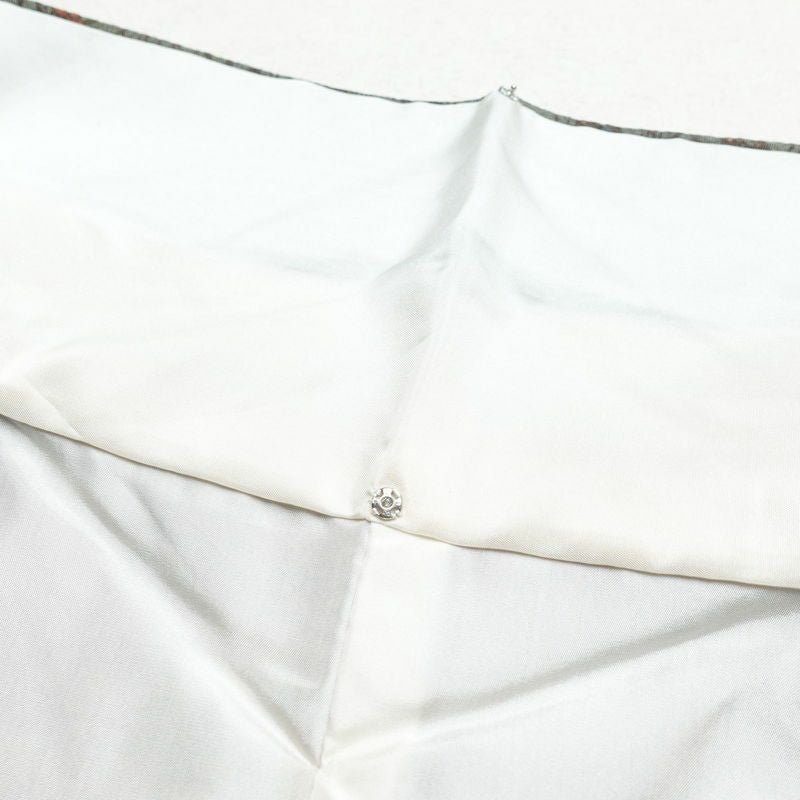 小紋 良品 落款入り 南部幸雄 二代目 縮緬 総柄 正絹 古典柄 袷仕立て 身丈154.5cm 裄丈63.5cm 一部しつけ糸付き 着物 緑・うぐいす色_画像17