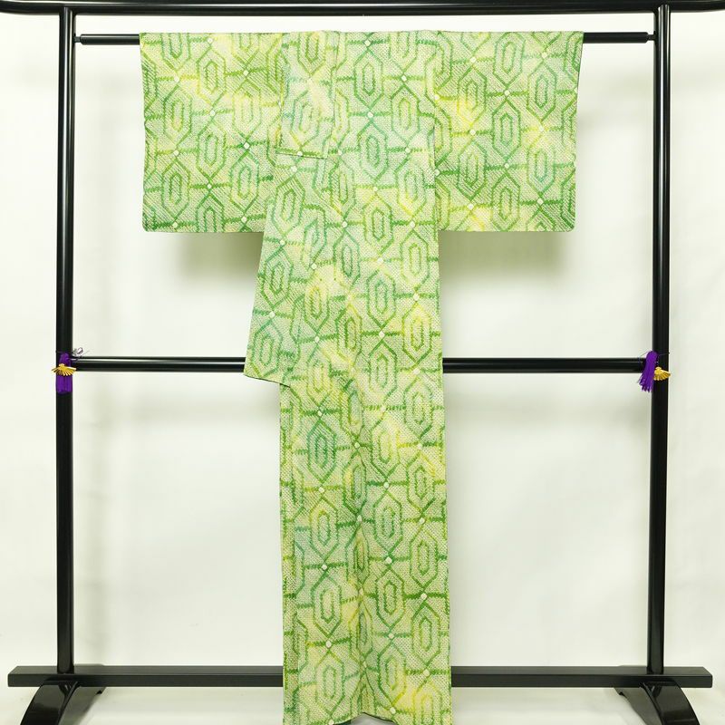 小紋 絞り 総絞り 正絹 亀甲柄 袷仕立て 身丈161cm 裄丈68cm 一部しつけ糸付き 緑・うぐいす色_画像2