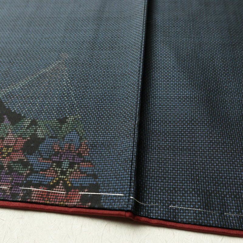 大島紬 良品 証紙なし しつけ糸付き 正絹 古典柄 袷仕立て 身丈159cm 裄丈68.5cm 青・紺_画像11