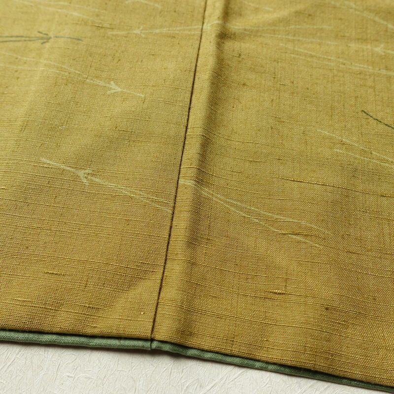 付け下げ 良品 正絹 木の葉・植物柄 袷仕立て 身丈159cm 裄丈65cm 刺繍 松 黄・黄土色_画像11