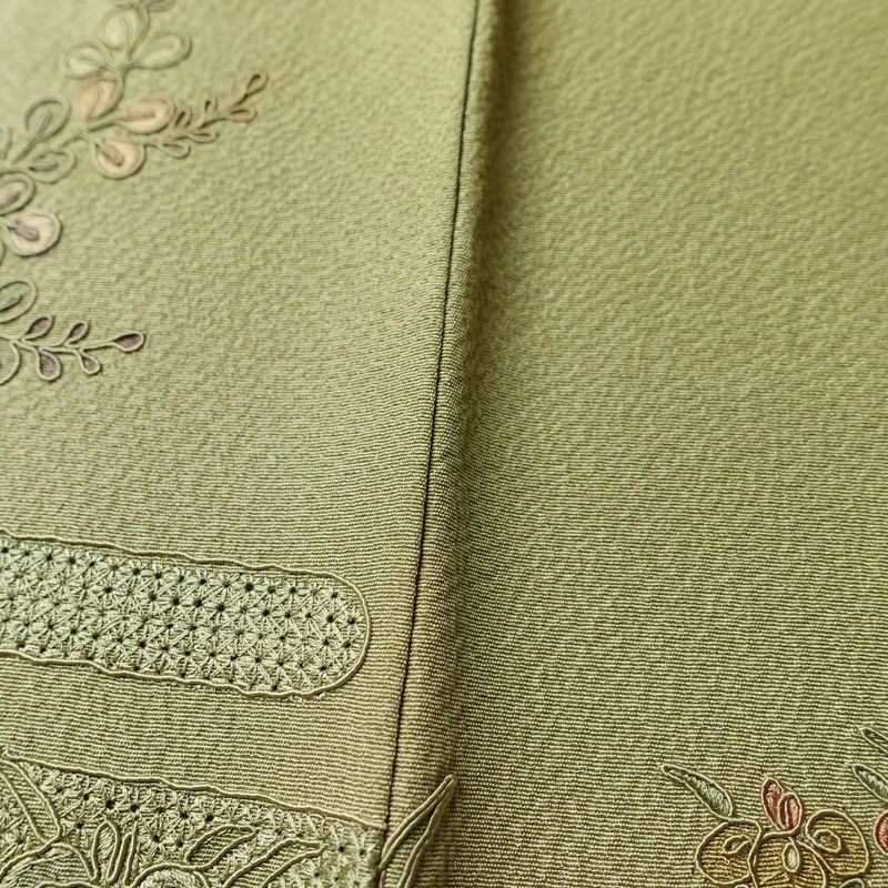 付け下げ 良品 スワトウ刺繍 正絹 古典柄 袷仕立て 身丈165.5cm 裄丈65.5cm 刺繍 緑・うぐいす色_画像10