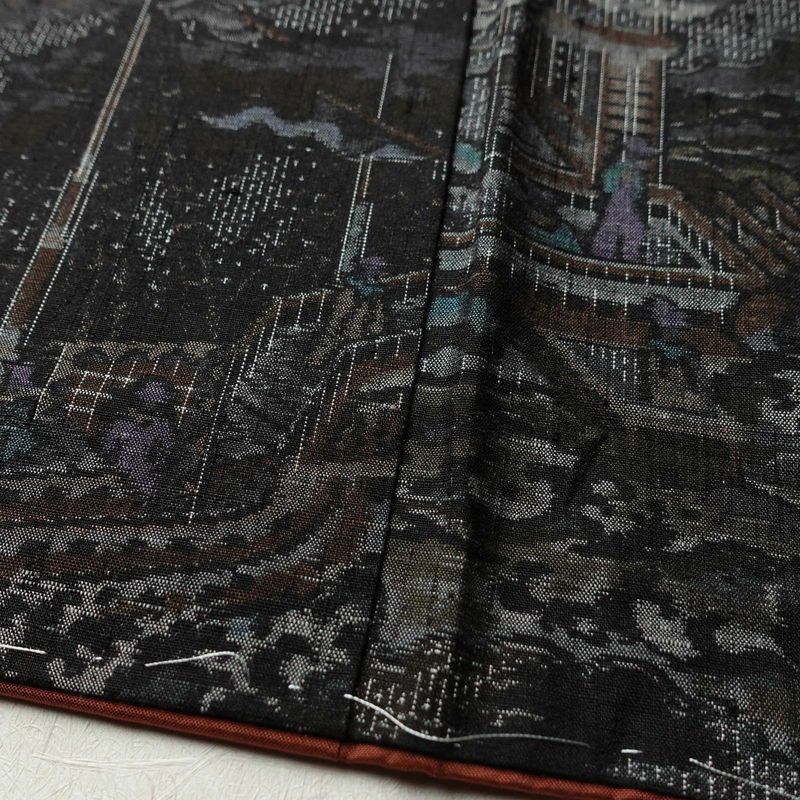 紬 良品 本真綿紬 百亀甲総絣 証紙あり しつけ糸付き 正絹 風景柄 袷仕立て 身丈157cm 裄丈65.5cm 黒_画像11