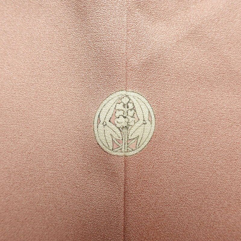 付け下げ 良品 一つ紋付き 正絹 風景柄 袷仕立て 身丈164.5cm 裄丈67.5cm 箔 一部しつけ糸付き 金彩 ピンク_画像11