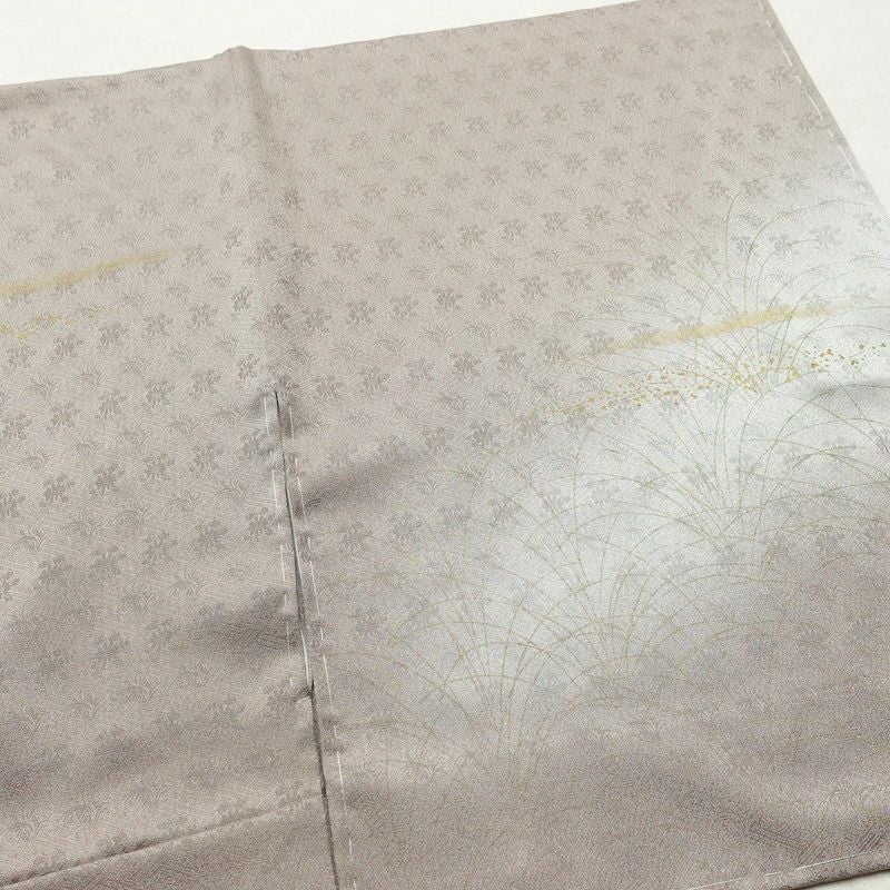付け下げ 美品 しつけ糸付き 綸子 一つ紋付き 正絹 木の葉・植物柄 袷仕立て 身丈161.5cm 裄丈64.5cm 箔 刺繍 グレー_画像12