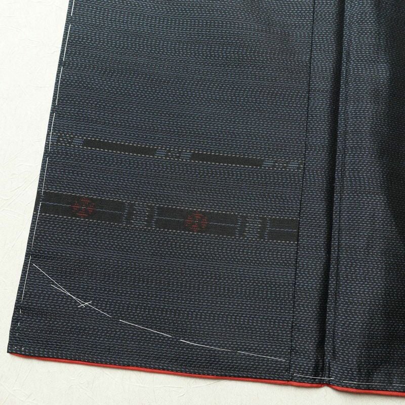 大島紬 証紙なし しつけ糸付き 正絹 幾何学柄・抽象柄 袷仕立て 身丈160cm 裄丈66.5cm 青・紺_画像9