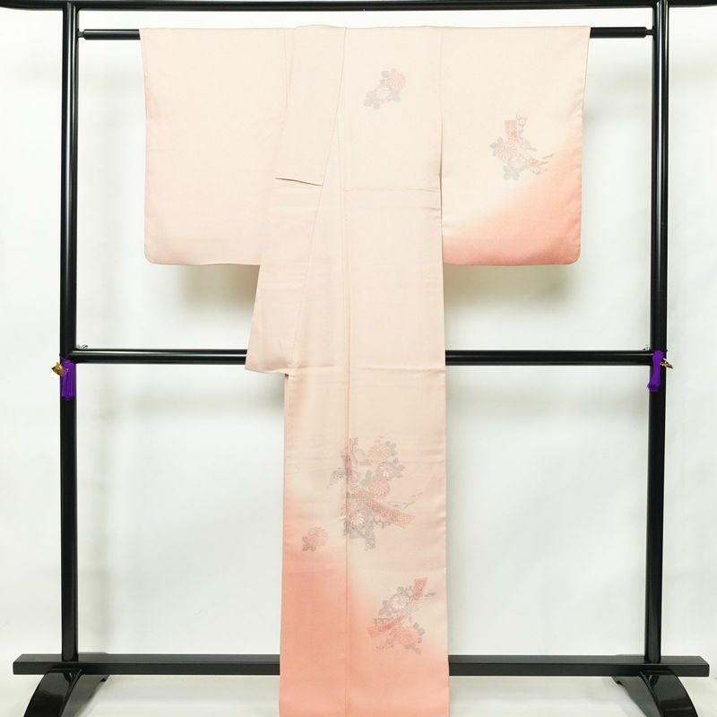 付け下げ 美品 スワトウ刺繍 相良刺繍 正絹 花柄 袷仕立て 身丈163cm 裄丈66cm 刺繍 ピンク_画像2