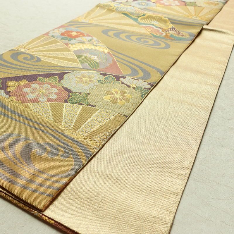 袋帯 全通柄 美品 フォーマル用 振袖用 正絹 古典柄 金通し フォーマル 扇面 流水 菊 七宝 帯 黄・黄土色_画像9