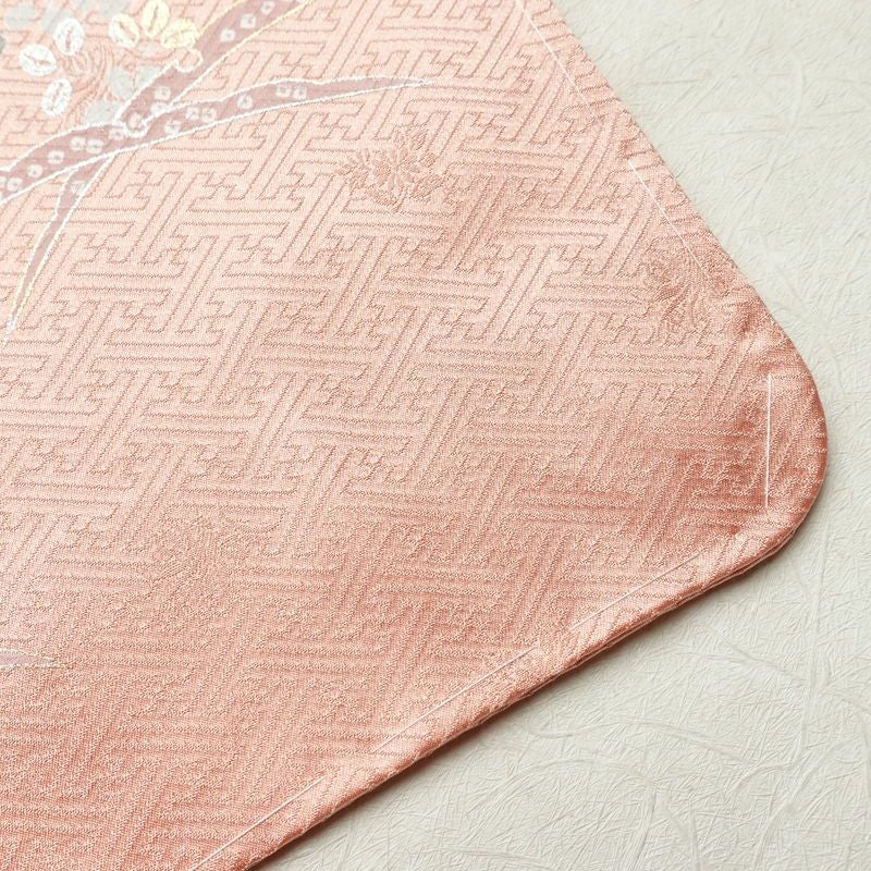 訪問着 しつけ糸付き 綸子 正絹 古典柄 袷仕立て 身丈156cm 裄丈64cm 箔 金彩 フォーマル 着物 ピンク_画像15