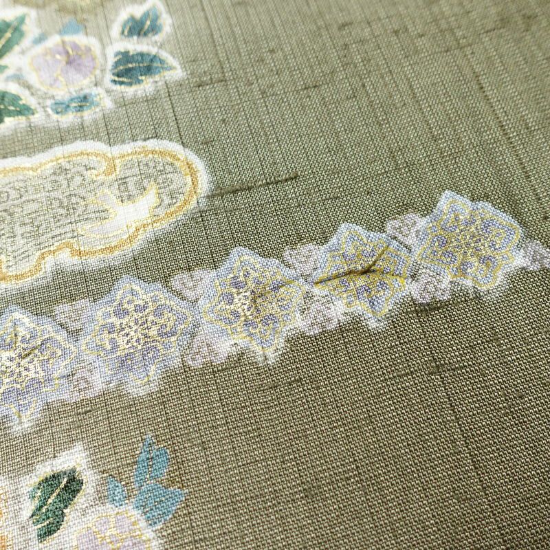 訪問着 良品 三猿 紬地 正絹 花柄 袷仕立て 身丈162.5cm 裄丈66cm 箔 一部しつけ糸付き 金彩 緑・うぐいす色_画像9