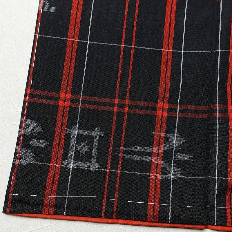 大島紬 良品 しつけ糸付き 正絹 チェック・格子柄 袷仕立て 身丈156cm 裄丈62.5cm 黒_画像10