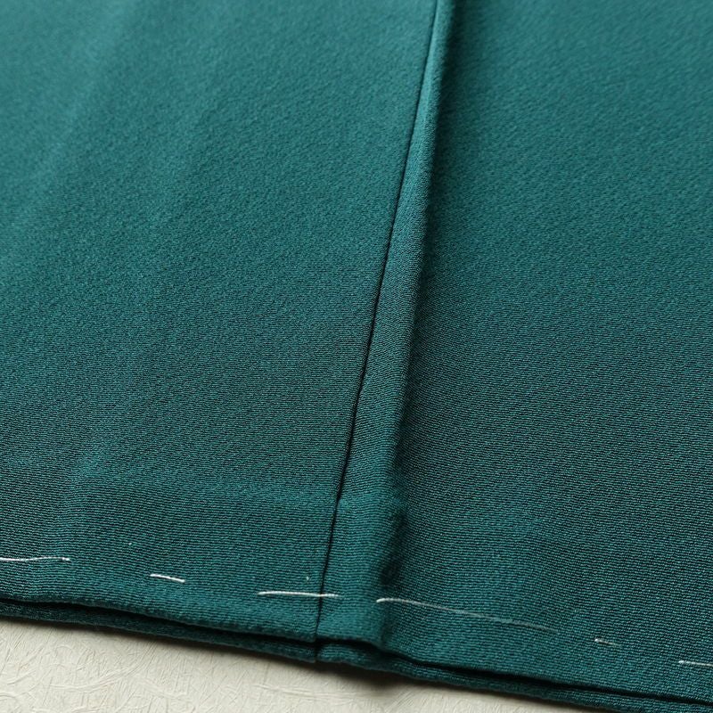 色無地 しつけ糸付き 縮緬 一つ紋付き 正絹 無地 袷仕立て 身丈163.5cm 裄丈66.5cm 共八掛 緑・うぐいす色_画像9
