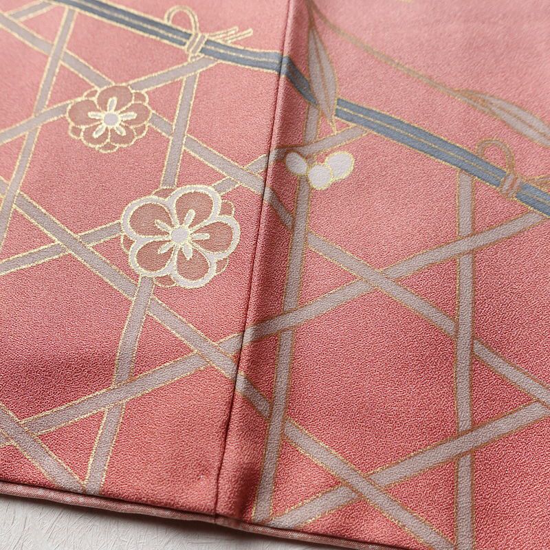 訪問着 正絹 古典柄 身丈163cm 裄丈65.5cm 箔 金彩 御所車 梅 松 菊 ピンク_画像9