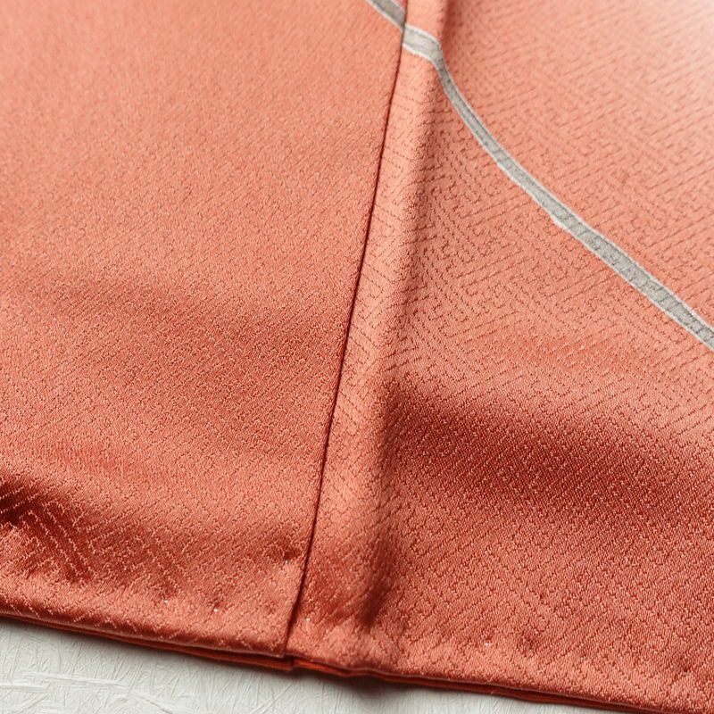 訪問着 綸子 正絹 木の葉・植物柄 袷仕立て 身丈157cm 裄丈65cm 箔 刺繍 金彩 赤・朱_画像9