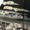 黒留袖 美品 五つ紋付き 桃山蒔絵 落款入り しつけ糸付き 縮緬 正絹 古典柄 袷仕立て 身丈170.5cm 裄丈70.5cm 箔 金彩 黒_画像4