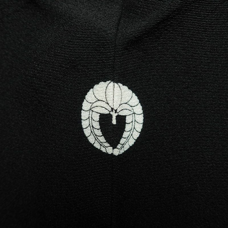 黒留袖 美品 五つ紋付き 桃山蒔絵 落款入り しつけ糸付き 縮緬 正絹 古典柄 袷仕立て 身丈170.5cm 裄丈70.5cm 箔 金彩 黒_画像11