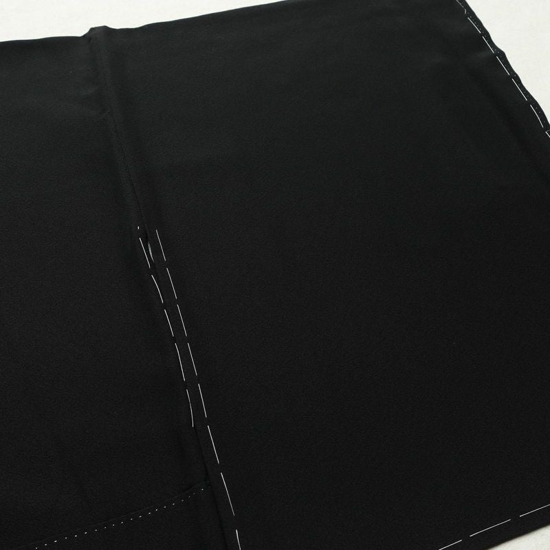 黒留袖 美品 五つ紋付き 桃山蒔絵 落款入り しつけ糸付き 縮緬 正絹 古典柄 袷仕立て 身丈170.5cm 裄丈70.5cm 箔 金彩 黒_画像13