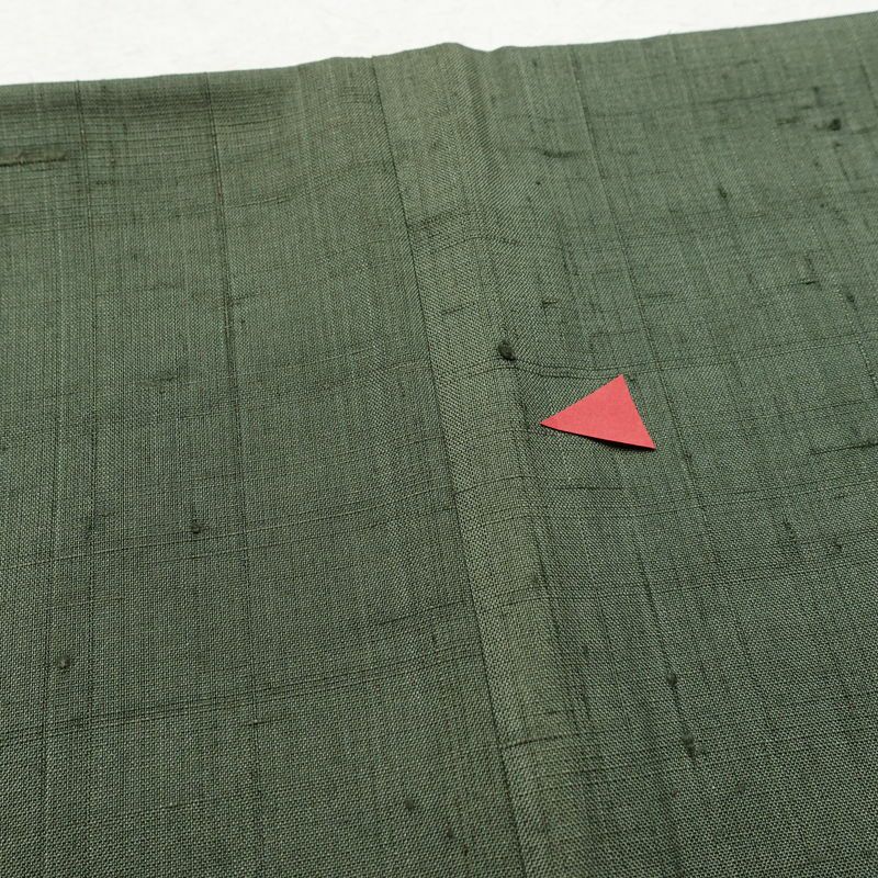 付け下げ 紬地 落款入り しつけ糸付き 正絹 その他の柄 袷仕立て 身丈166cm 裄丈70cm 箔 緑・うぐいす色_画像13