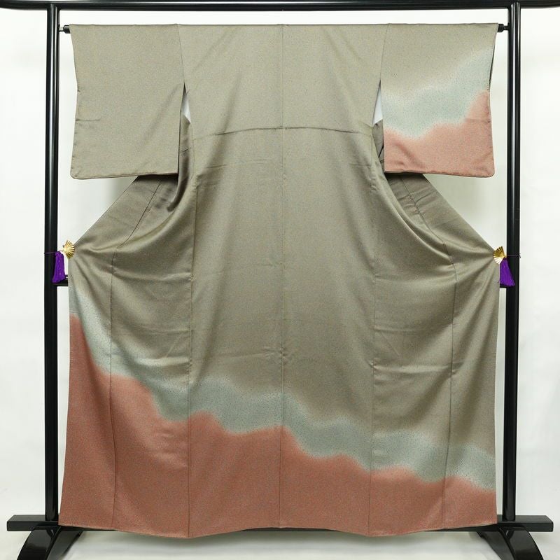 付け下げ 美品 綸子 正絹 その他の柄 袷仕立て 身丈159.5cm 裄丈65cm 一部しつけ糸付き 共八掛 フォーマル 着物 緑・うぐいす色_画像1