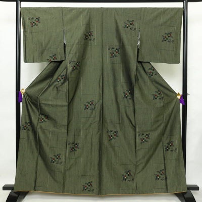 紬 良品 飛び柄 正絹 木の葉・植物柄 袷仕立て 身丈162cm 裄丈68.5cm 着物 緑・うぐいす色