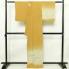 訪問着 良品 縮緬 一つ紋付き 正絹 古典柄 袷仕立て 身丈162cm 裄丈65.5cm 箔 共八掛 フォーマル 着物 黄・黄土色_画像2