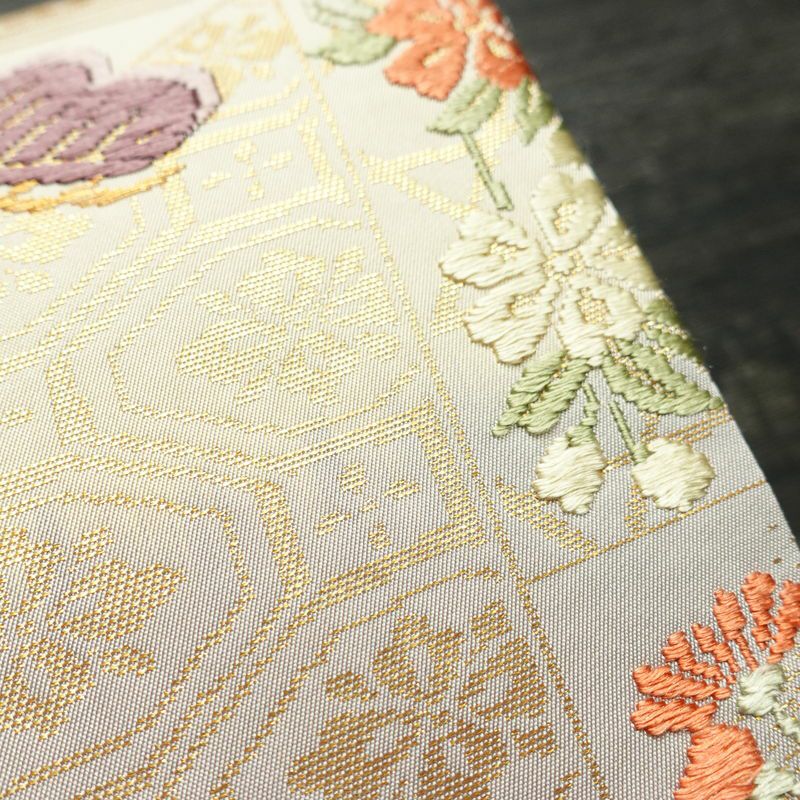 袋帯 六通柄 フォーマル用 正絹 古典柄 刺繍 金糸 帯 振袖用 多色使い_画像6