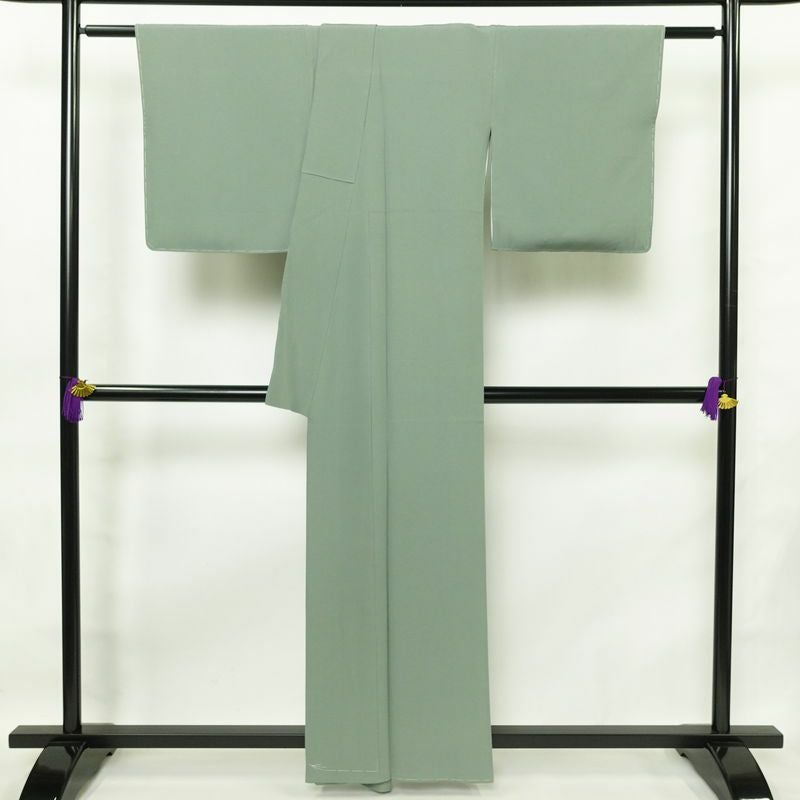 色無地 しつけ糸付き 縮緬 正絹 無地 袷仕立て 身丈159cm 裄丈70.5cm 共八掛 フォーマル 着物 緑・うぐいす色_画像2