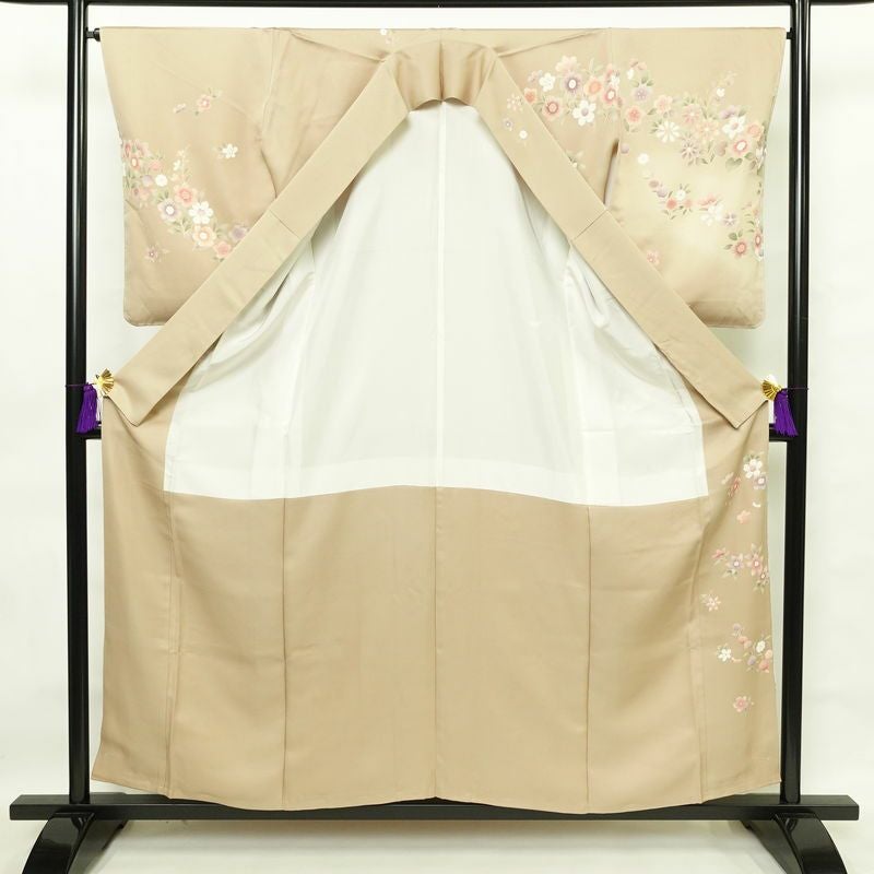 訪問着 しつけ糸付き 金駒刺繍 一つ紋付き 正絹 花柄 袷仕立て 身丈158cm 裄丈66.5cm 箔 金彩 フォーマル 着物 ベージュ_画像3